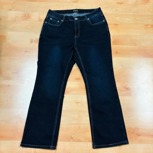 NWT BloomChic Dark Wash Denim Bootcut Jeans Womens Size 16 - Picture 2 of 7